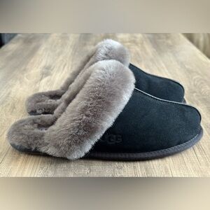 Ugg Scuffette ll Slippers Black Size 9 Brand New!